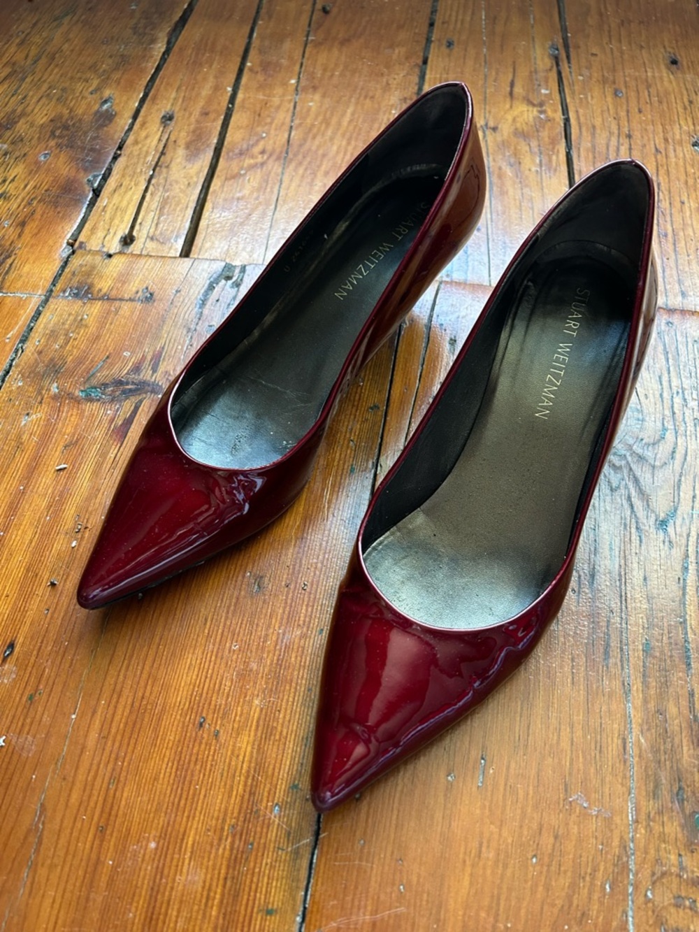 Maroon Patent Stuart Weitzman kitten heel pumps sz 10
